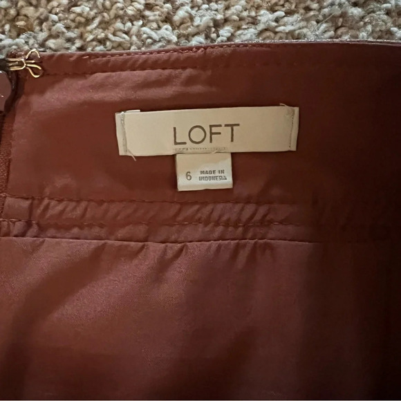 LOFT faux leather camel skirt, Size 6 - Picture 5 of 9